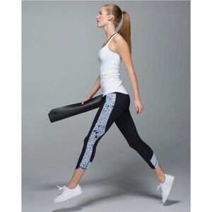 LULULEMON Athletica Retreat 7/8 Pants Navy Blue Shibori Cropped Leggings Size 6